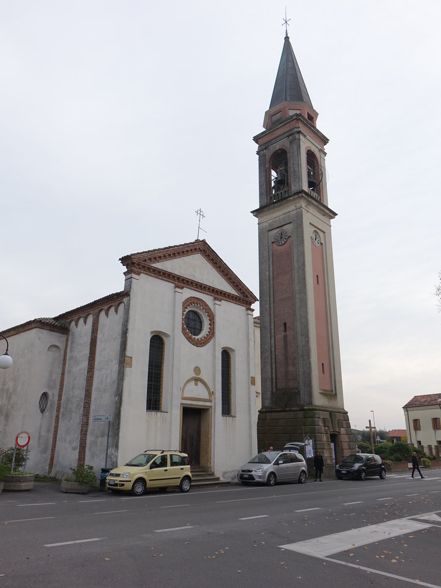 Baone, Pfarrkirche San Lorenzo an der Piazza XXV April, erbaut im 17. Jahrhundert (29.10.2017)