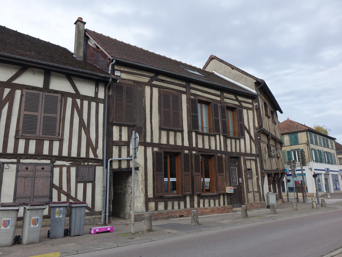 Bar-sur-Seine, Ave. Professor Paul Portier (27.10.2015)