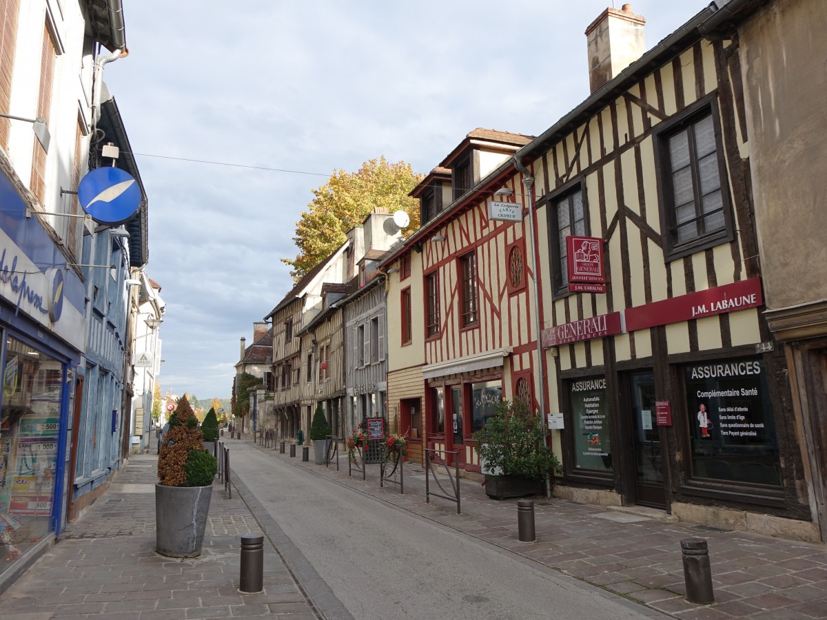 Bar-sur-Seine, Grande Rue de la Resistance (27.10.2015)