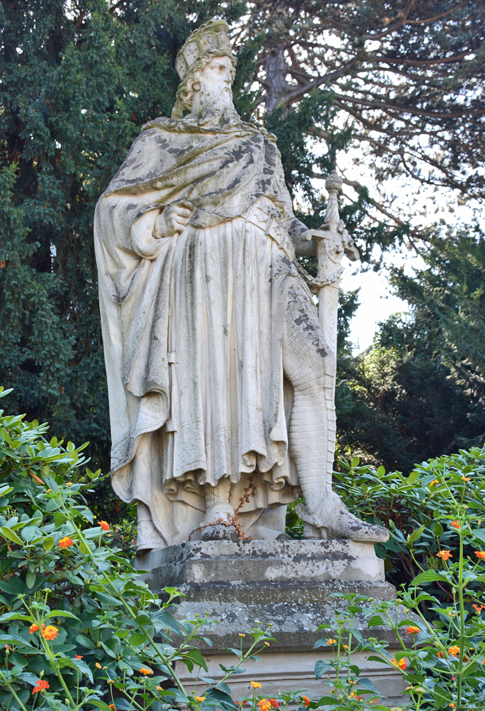 Barbarossa Denkmal, fr Kaiser Friedrich I Barbarossa in Sinzig am Rhein 24.09.2016