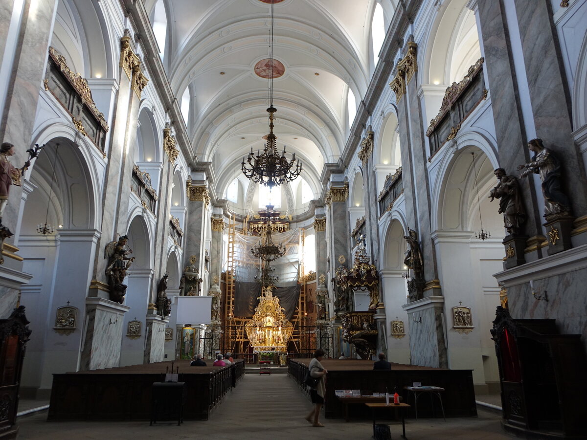 Bardo / Wartha, Innenraum mit Hochaltar von Nikolaus Richter in der St. Marien Kirche (12.09.2021)
