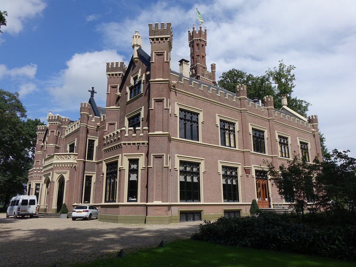 Barneveld, Kasteel Jan van Schaffelaer, erbaut 1854 im Tudorstil (20.08.2016)