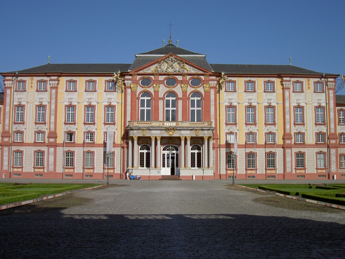Barockes Schloss Bruchsal,ehem. Residenz der Frstbischfe von Speyer, erbaut ab 1720 durch Oberbaudirektor Anselm Franz Freiherr von Ritter zu Groenesteyn (11.05.2008) 