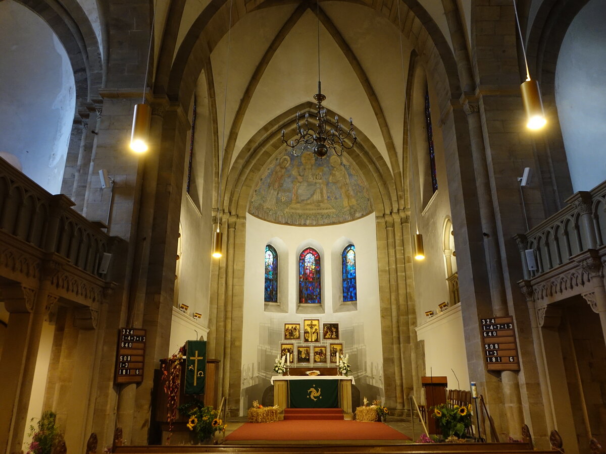 Barsinghausen, Innenraum mit Altar in der Klosterkirche St. Marien (06.10.2021)
