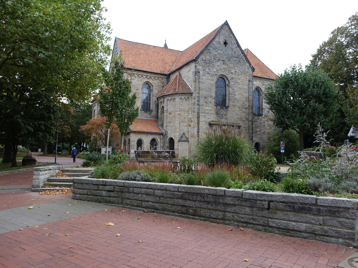 Barsinghausen, Klosterkirche St. Marien, erbaut im 13. Jahrhundert als kreuzfrmige Hallenkirche (06.10.2021)