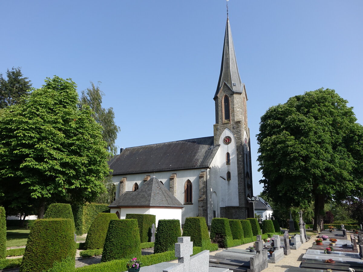 Basbellain, Pfarrkirche St. Mechel, erbaut 1872 durch den Architekten Anton Hartmann (19.06.2022)