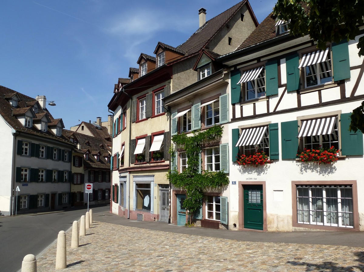 Basel, alte Bausubstanz in bestem Zustand am Lindenberg in der Altstadt von Kleinbasel, Juni 2015