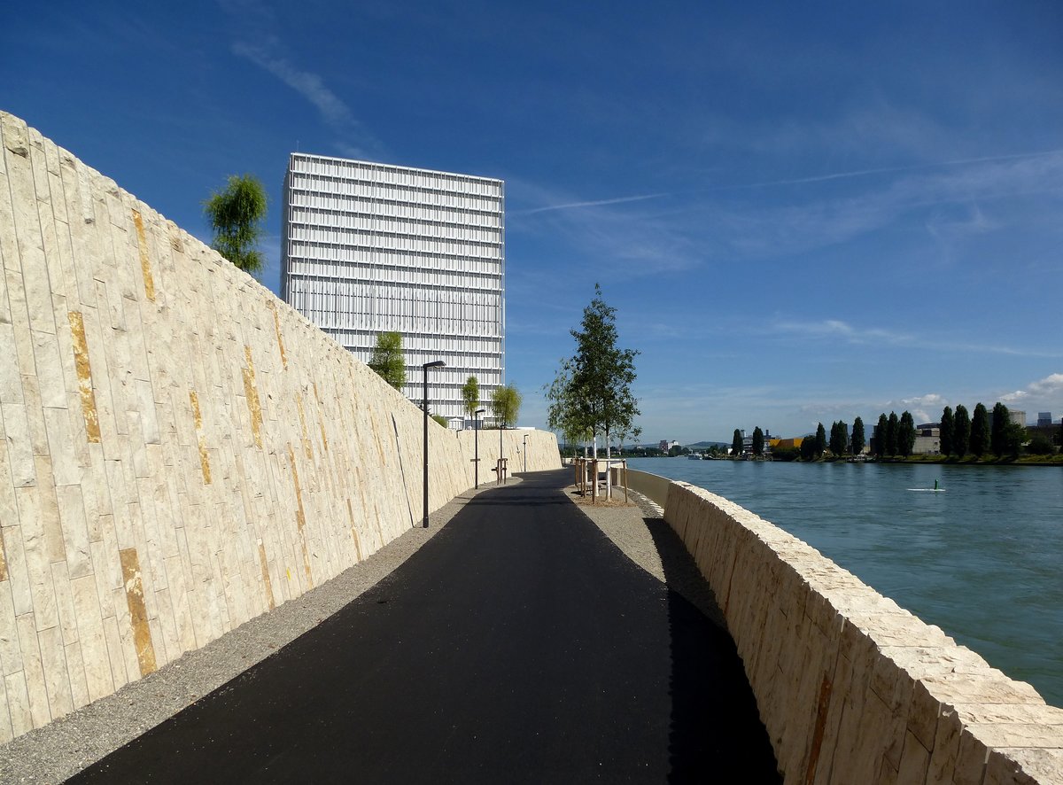 Basel, der im April 2016 erffnete Rheinuferweg im Stadtteil St.Johann, Juli 2016