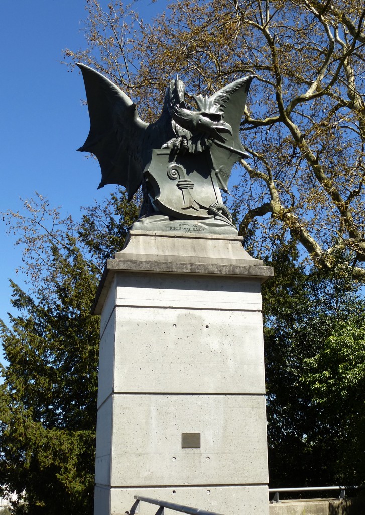 Basel,  Basilisk , eine von vier Skulpturen der ersten Wettsteinbrcke aus dem Jahr 1879, April 2015