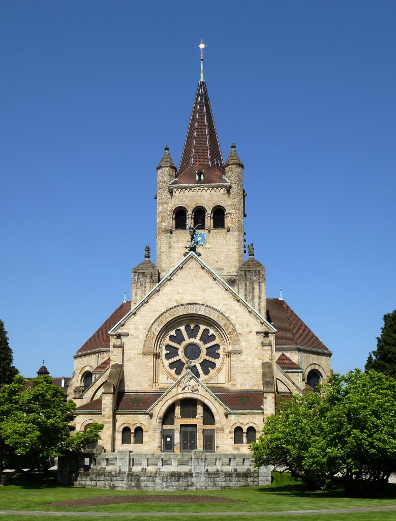 Basel, die Frontfassade der evangelisch-reformierten Pauluskirche, 1898-1901 erbaut im neoromanischen Stil, Mai 2015