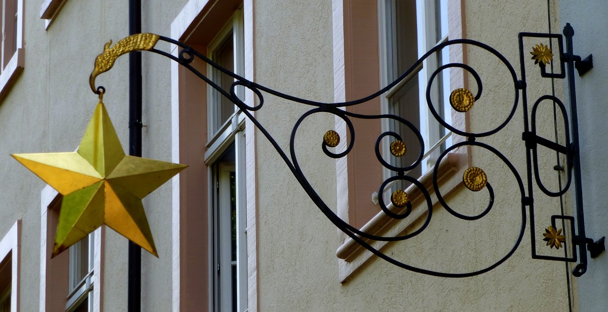 Basel,  Goldener Sternen , ltester Gasthof der Stadt, besteht seit 1412, Juni 2015