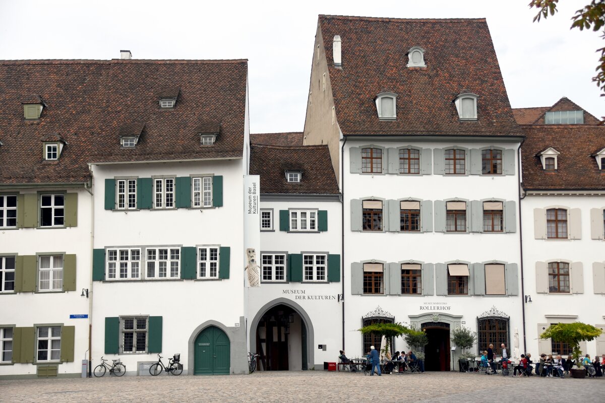 BASEL (Kanton Basel-Stadt), 01.10.2020, Huserzeile auf dem Mnsterplatz