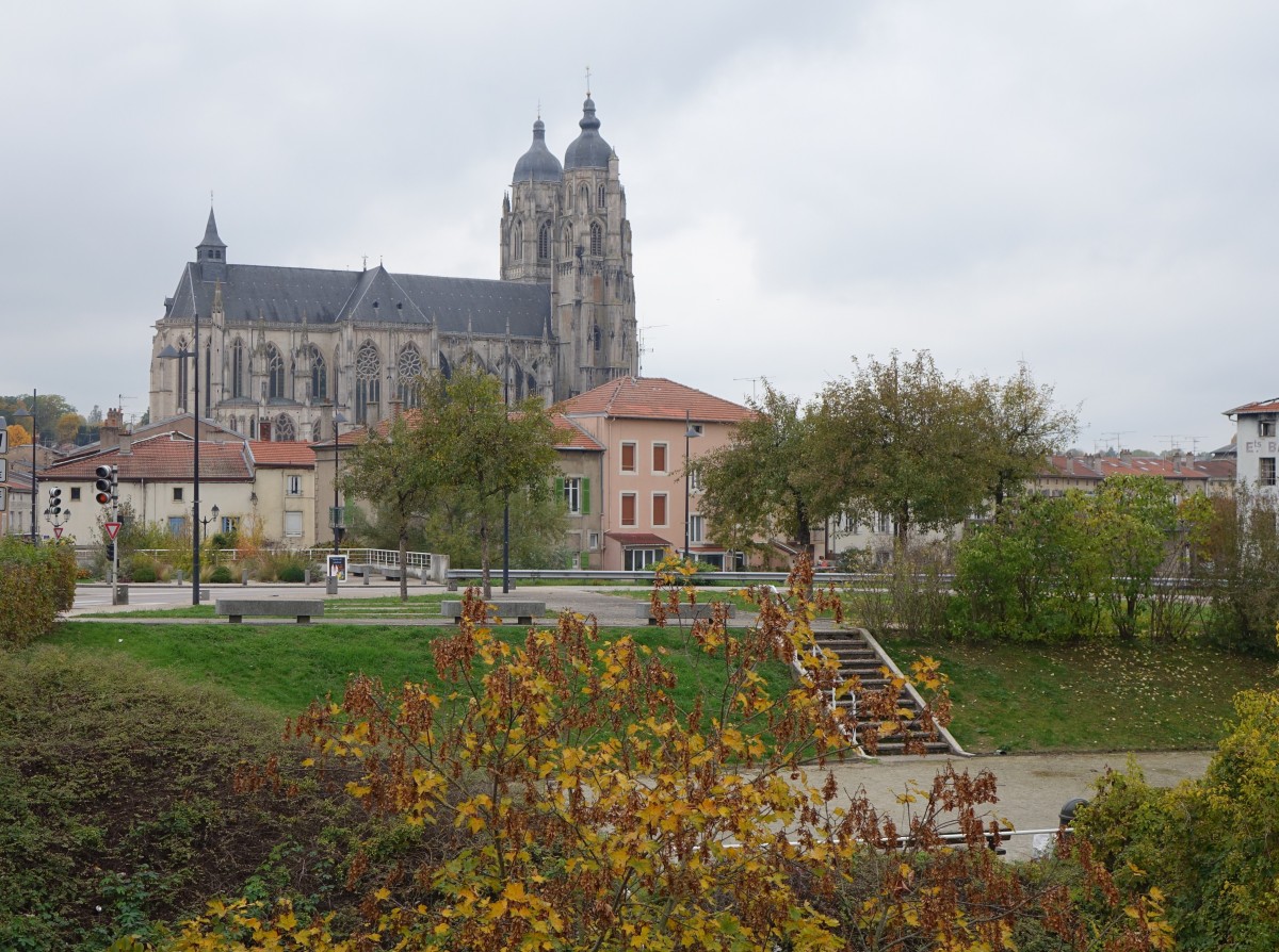 Basilika St. Nicolas du Port, sptgotischen Flamboyant-Stil, erbaut von 1481 bis 1544, Trme erbaut von 1550 bis 1560 (25.10.2015)