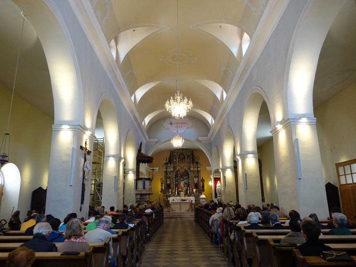 Baska, Innenraum der Pfarrkirche Hl. Dreifaltigkeit, erbaut ab 1722, Altarbild von Marco Marziale (30.04.2017)