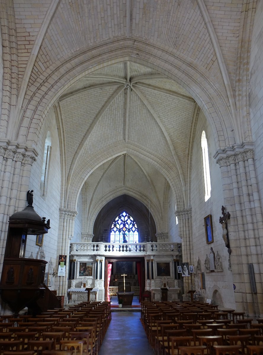 Bassac, Innenraum mit Gewlbe aus dem 17. Jahrhundert der Abteikirche St. Etienne (15.07.2017)