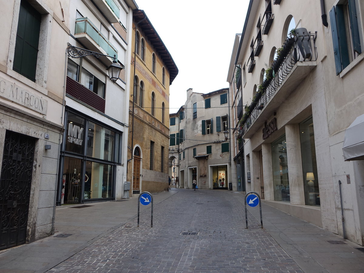 Bassano del Grappa, historische Huser in der Via Bellavitis (17.09.2019)