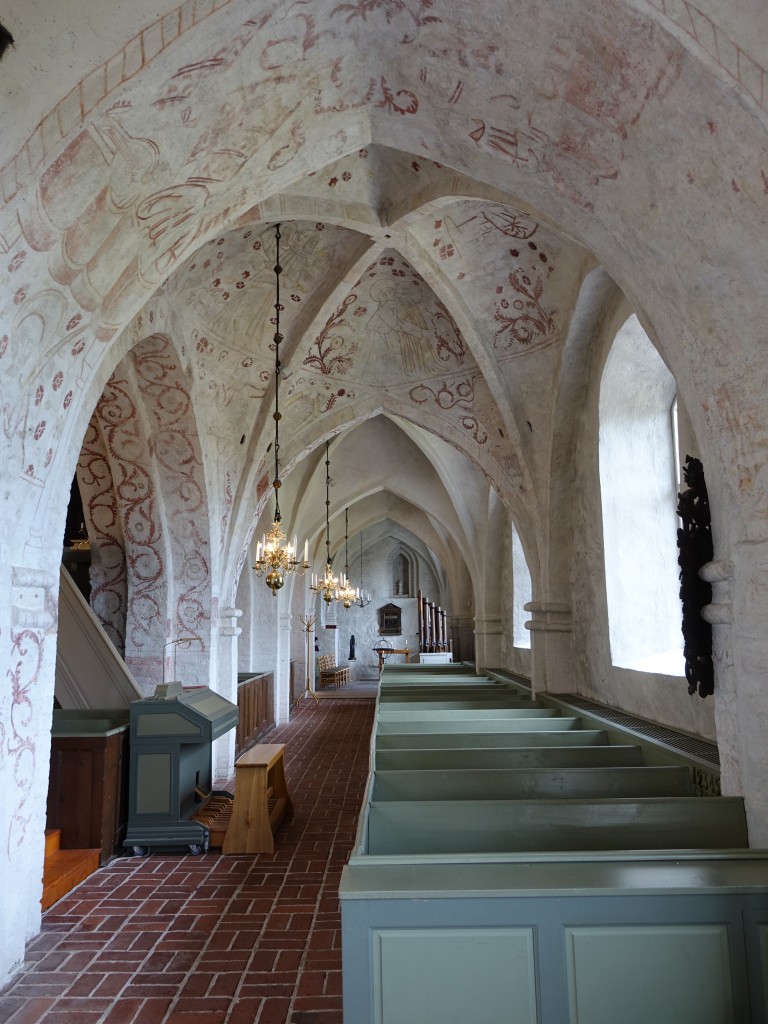 Bastad, Seitenschiff in der Marienkirche mit Malereien um 1500 (13.06.2015)