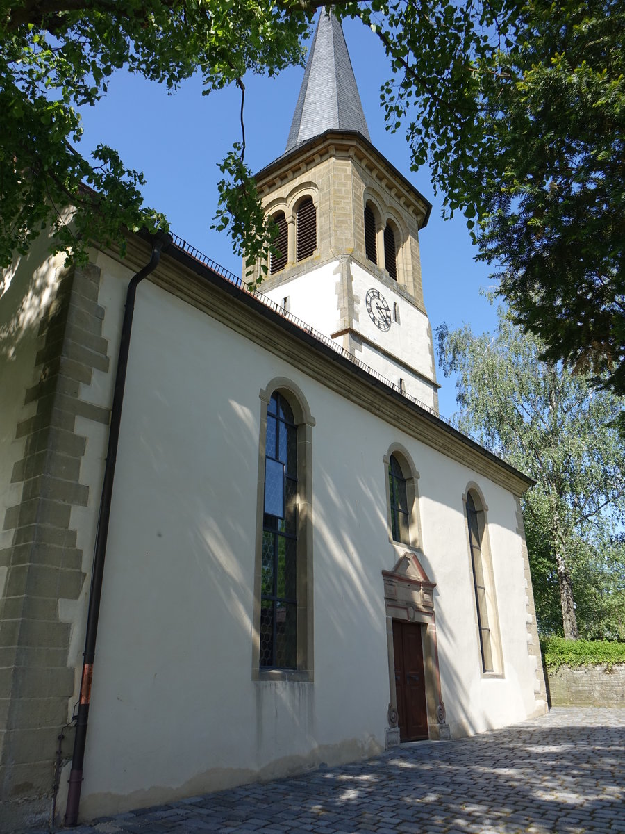 Baumerlenbach, die Evangelische Kirche in Baumerlenbach gilt als lteste Kirche des Hohenlohekreises. Sie wurde bereits 887 erwhnt und zhlte 1037 zur Ausstattung des Stifts hringen, das mehrere Jahrhunderte das Patronatsrecht besa, bevor dieses im Zuge der Reformation im 16. Jahrhundert an das Haus Hohenlohe kam. Ihre heutige Form erhielt die Kirche durch Umbau im Jahr 1732. Die Kirche hat im Inneren bedeutende historische Ausstattungsteile (29.04.2018)