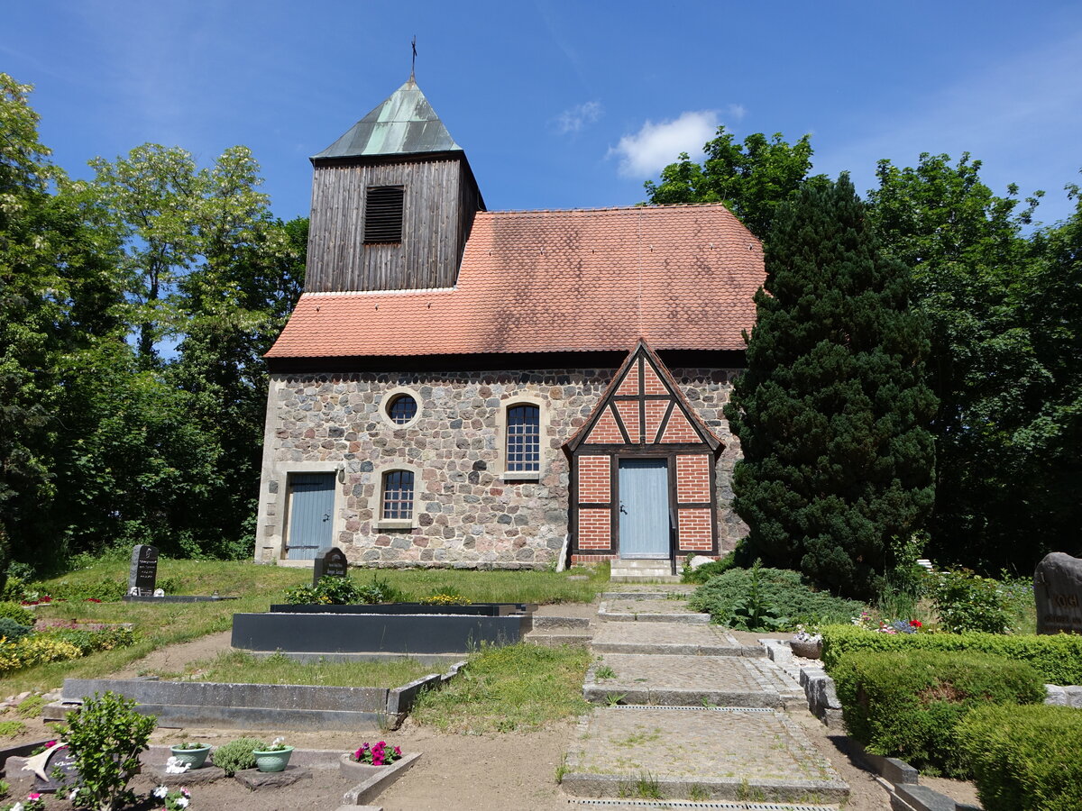 Baumgarten, evangelische Kirche, Feldsteinkirche von 1704 (28.05.2026)