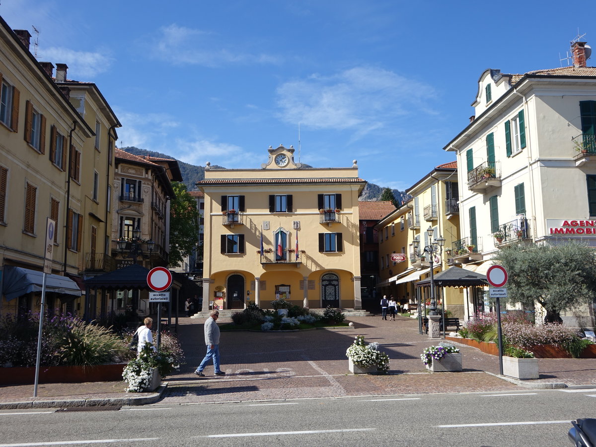 Baveno, Rathaus an der Piazza Dante Alighieri (05.10.2019)