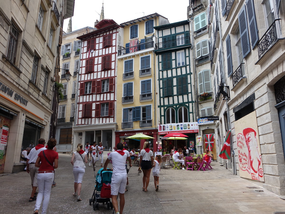 Bayonne, Fachwerkhuser in der Rue Argenterie (26.07.2018)