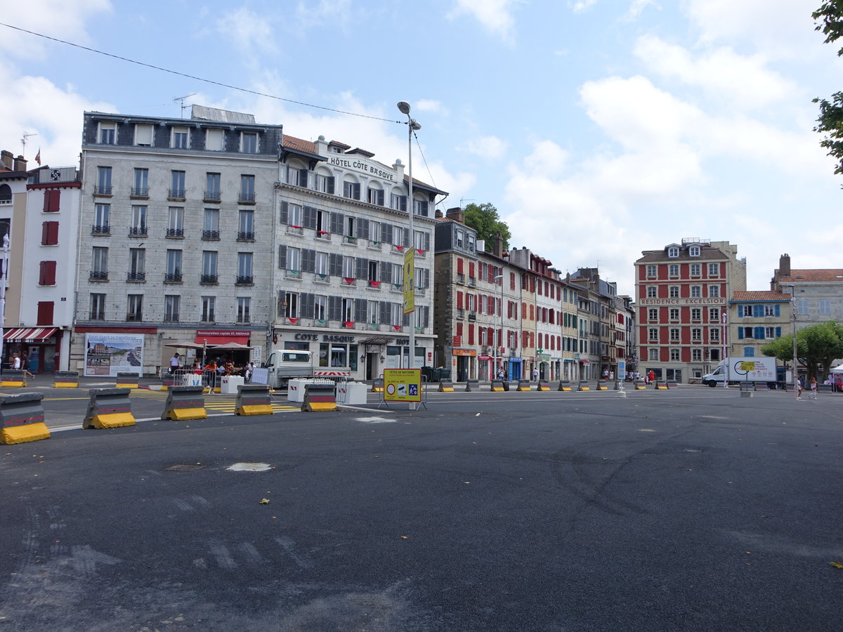 Bayonne, Hotel Cote Basque in der Rue Sainte-Ursule (26.07.2018)