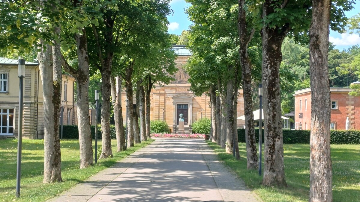 Bayreuth - Zugang zum Haus Wahnfried, Blickrichtung von der Richard-Wagner-Strae, 18.06.2025