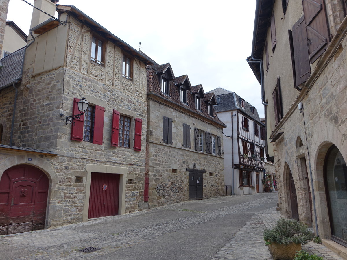 Beaulieu-sur-Dordogne, historische Huser in der Rue Sainte Catherine (21.07.2018)