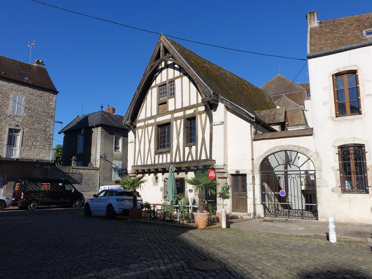 Beaune, kleines Fachwerkhaus in der Rue Poterne (02.07.2022)