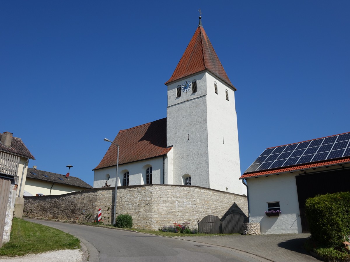 Bechthal, St. Margaretha Kirche in der Burgstrae, erbaut von 1182 bis 1195, Umbau im 17. Jahrhundert durch den Eichsttter Baumeister Jakob Engel (04.06.2015)