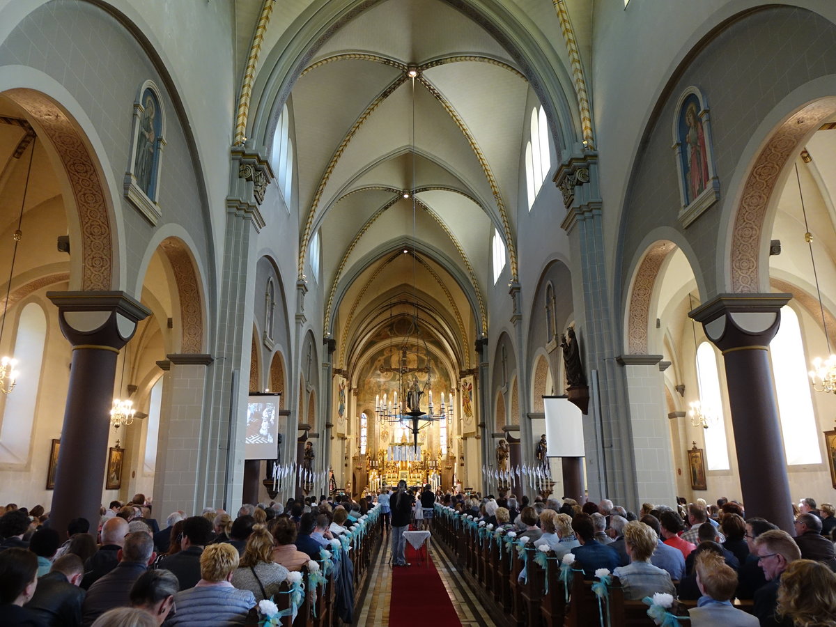 Beek, Innenraum der St. Martinus Kirche (05.05.2016)