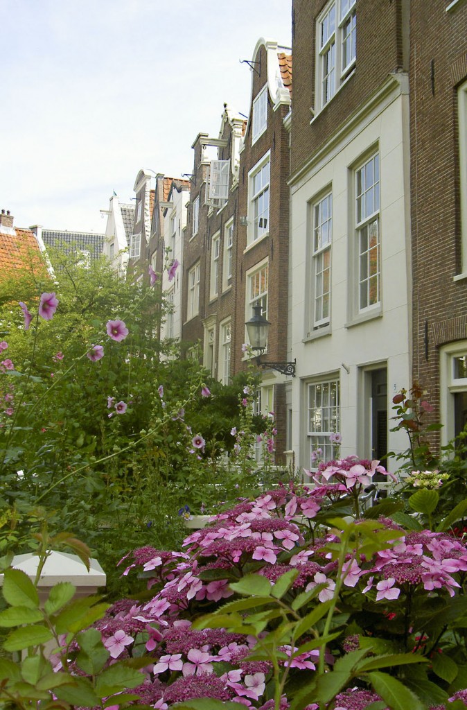 Begijnhof in Amsterdam - Aufnahme: August 2005.