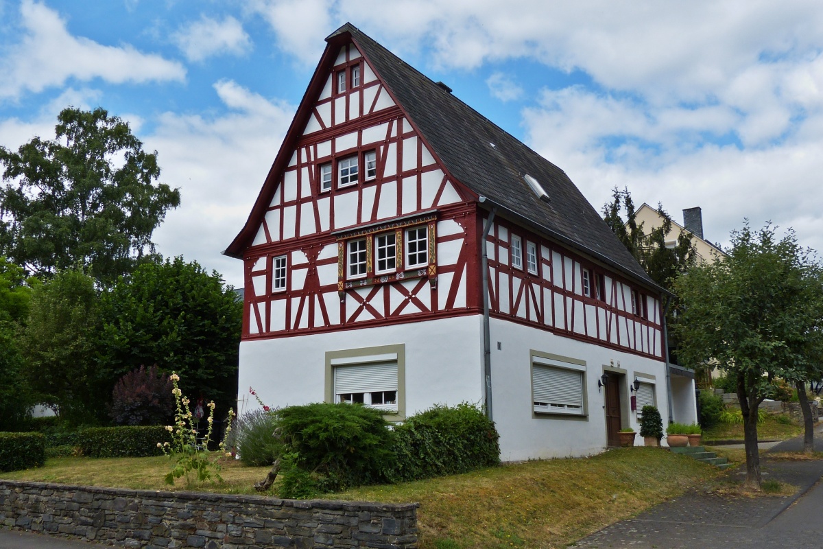 Bei einem Spaziergang an der Mosel entlang ist mir dieses Haus in Traben trarbach aufgefallen. 07.2022