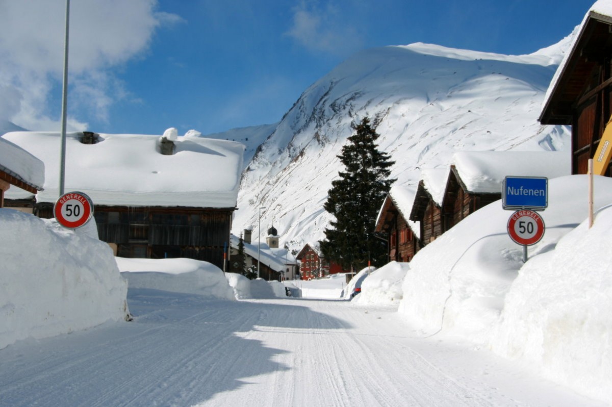 Bei Sonnenschein sieht alles romantisch aus. Doch morgen kommen wieder neue Schneeflle und die Situation wird sich weiter dramatisieren; 09.02.2014