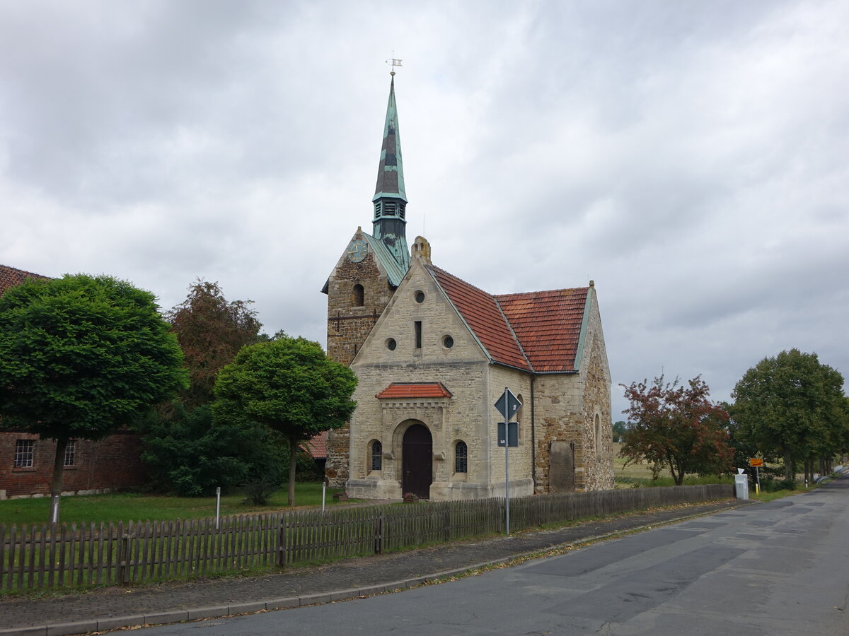 Beienrode, evangelische St. J�rgen Kirche, romanischer Kernbau, neues Kirchenschiff erbaut 1900 (16.09.2025)