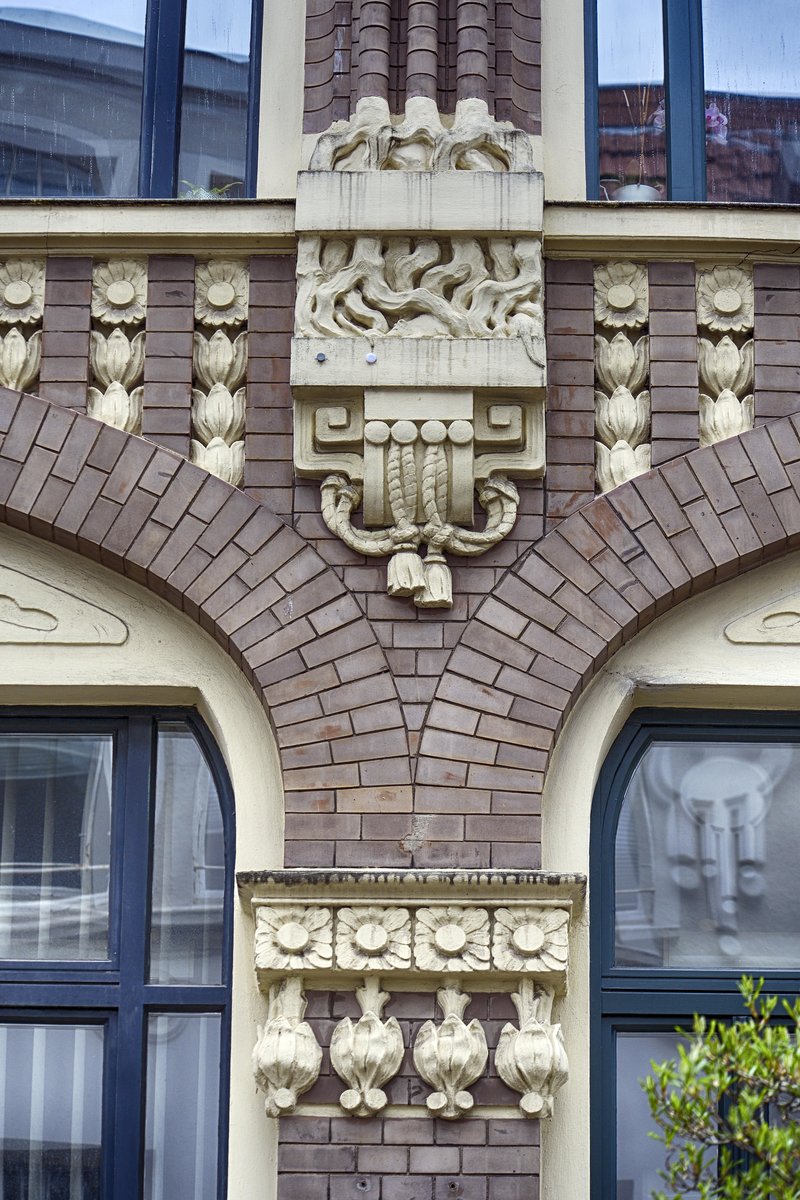 Beispiel von Jugendstil im Flensburger Stadtzentrum an der Nummer 7 in Nikolaistrae. Aufnahme: 2. Mai 2020.