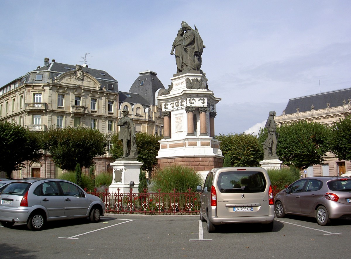 Belfort, Place de la Republique mit Bartholdi Denkmal von 1913 (05.10.2014)