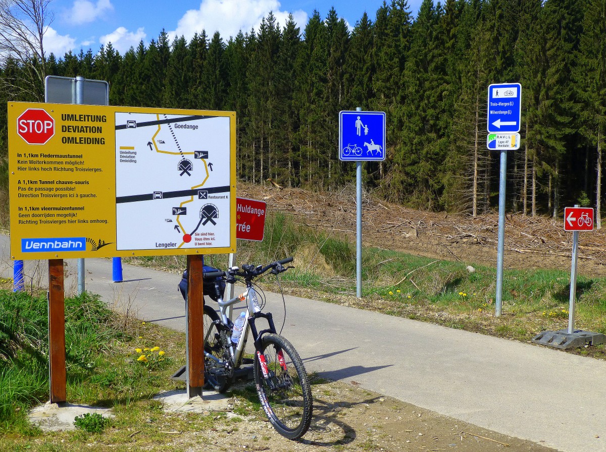 Belgien, deutschsprachige Gemeinschaft, Ende der Vennbahn (Strecke 47 in Belgien) westlich von Lengeler. Der Tunnel zwischen Luxemburg und Belgien wird nicht fr die Radfahrer geffnet. Eine Umleitung ist vorgesehen. 23.04.2014