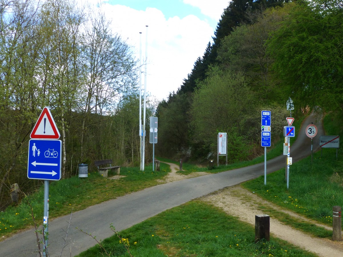 Belgien, Wallonien, Provinz Lttich, deutschsprachige Gemeinschaft, Burg Reuland am Vennbahn Radweg (Strecke 47 in Belgien). 23.04.2014