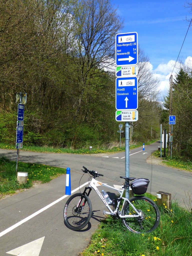 Belgien, Wallonien, Provinz Lttich, deutschsprachige Gemeinschaft, der Vennbahn Radweg bei Lommersweiler (Strecken 46 und 47 in Belgien). 23.04.2014