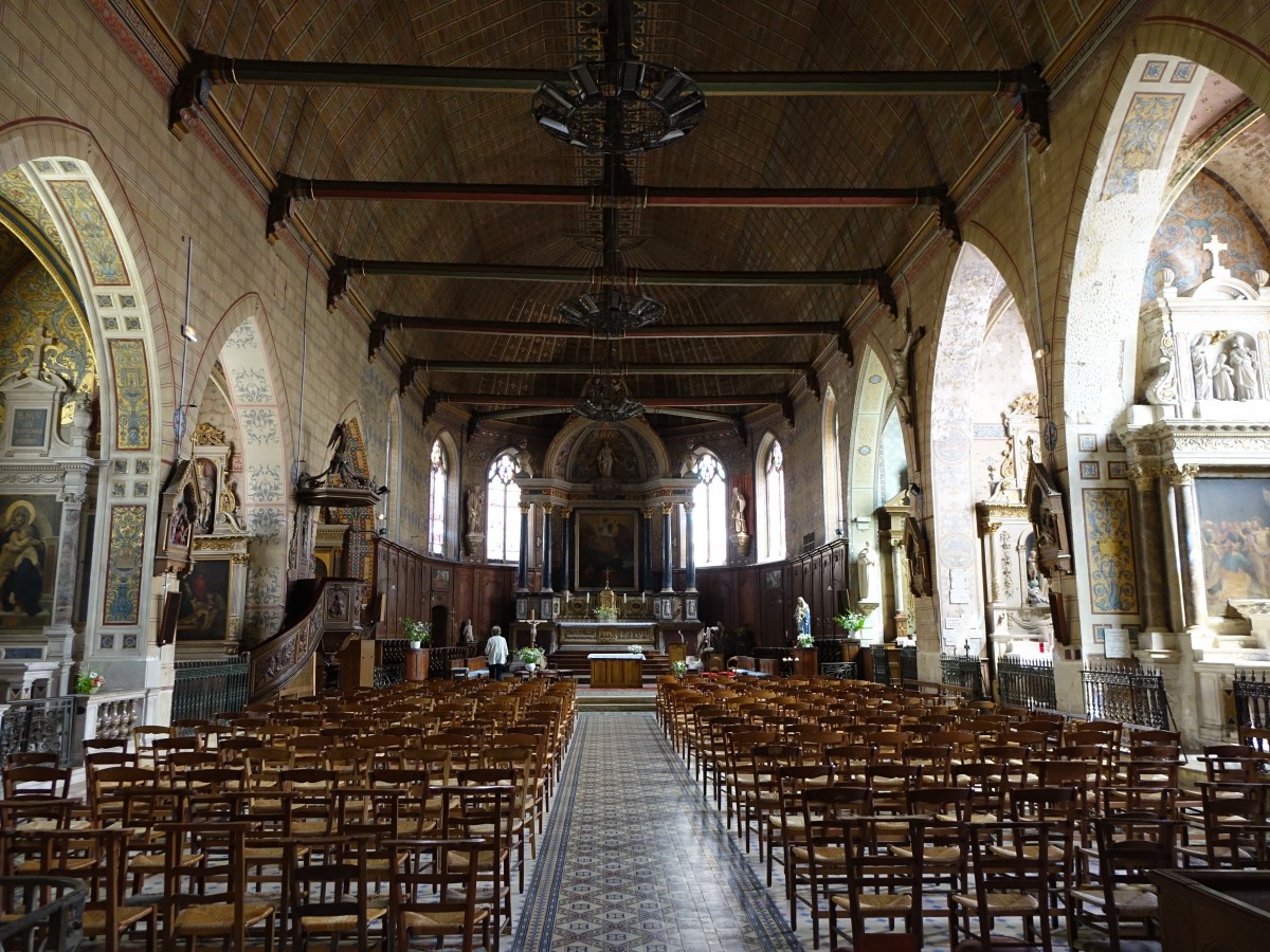 Belleme, Mittelschiff der St. Sauveur Kirche (17.07.2015)