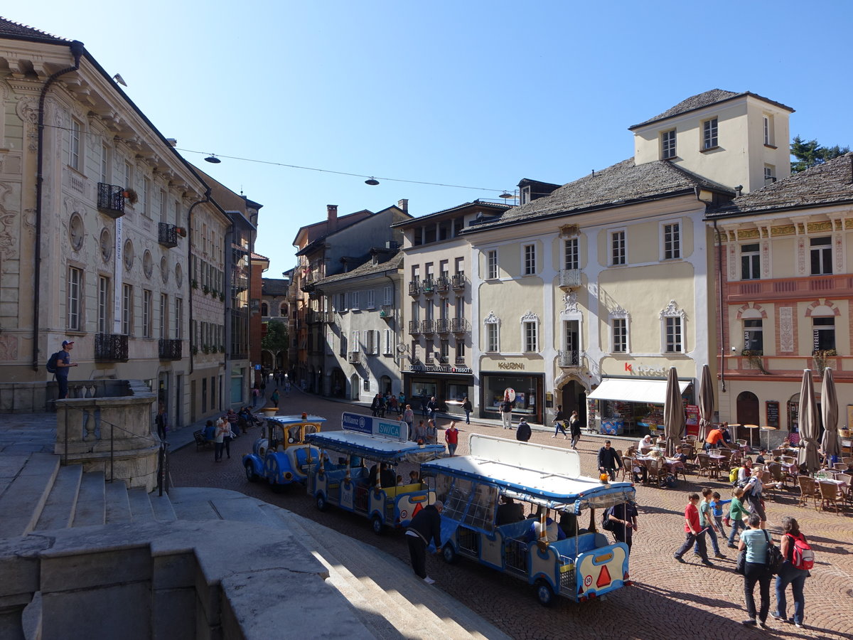 Bellinzona, historische Huser an der Piazza Collegiata (07.10.2019)