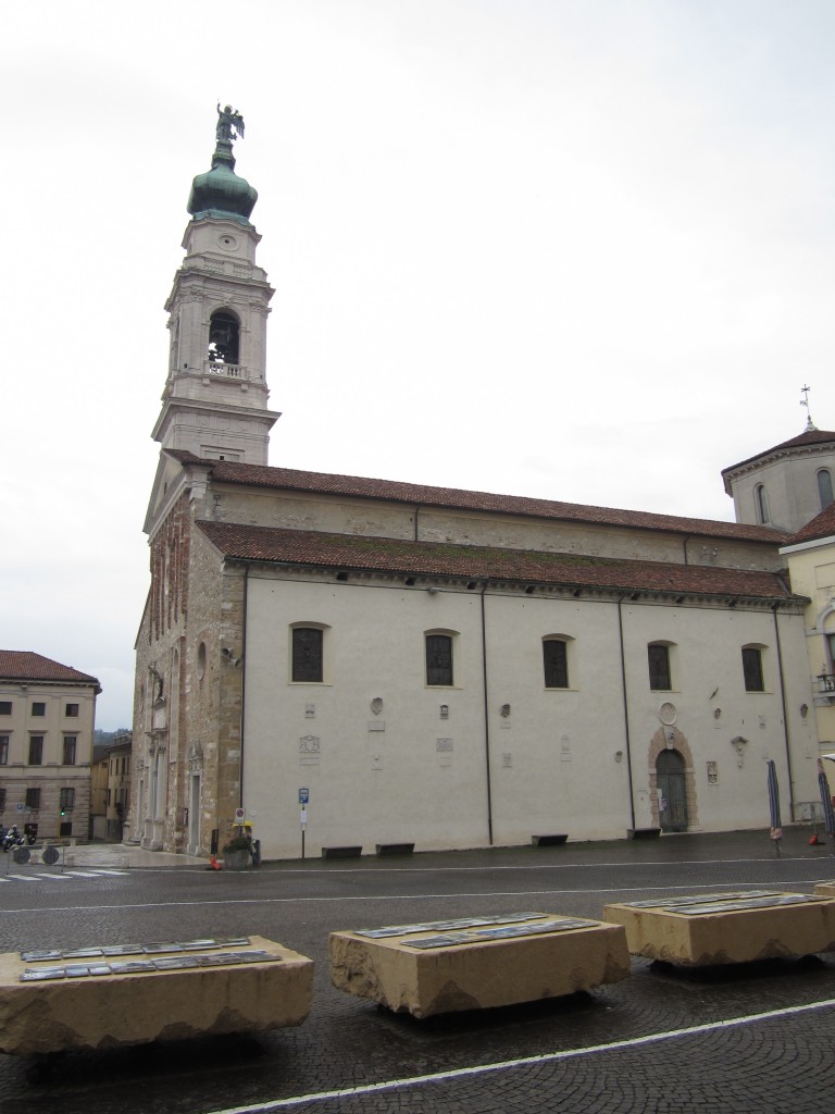 Belluno, Kathedrale, erbaut ab 1517 durch Tullio Lombardo, barocker Kirchturm erbaut von Filippo Juvarra 1732 (20.09.2014)
