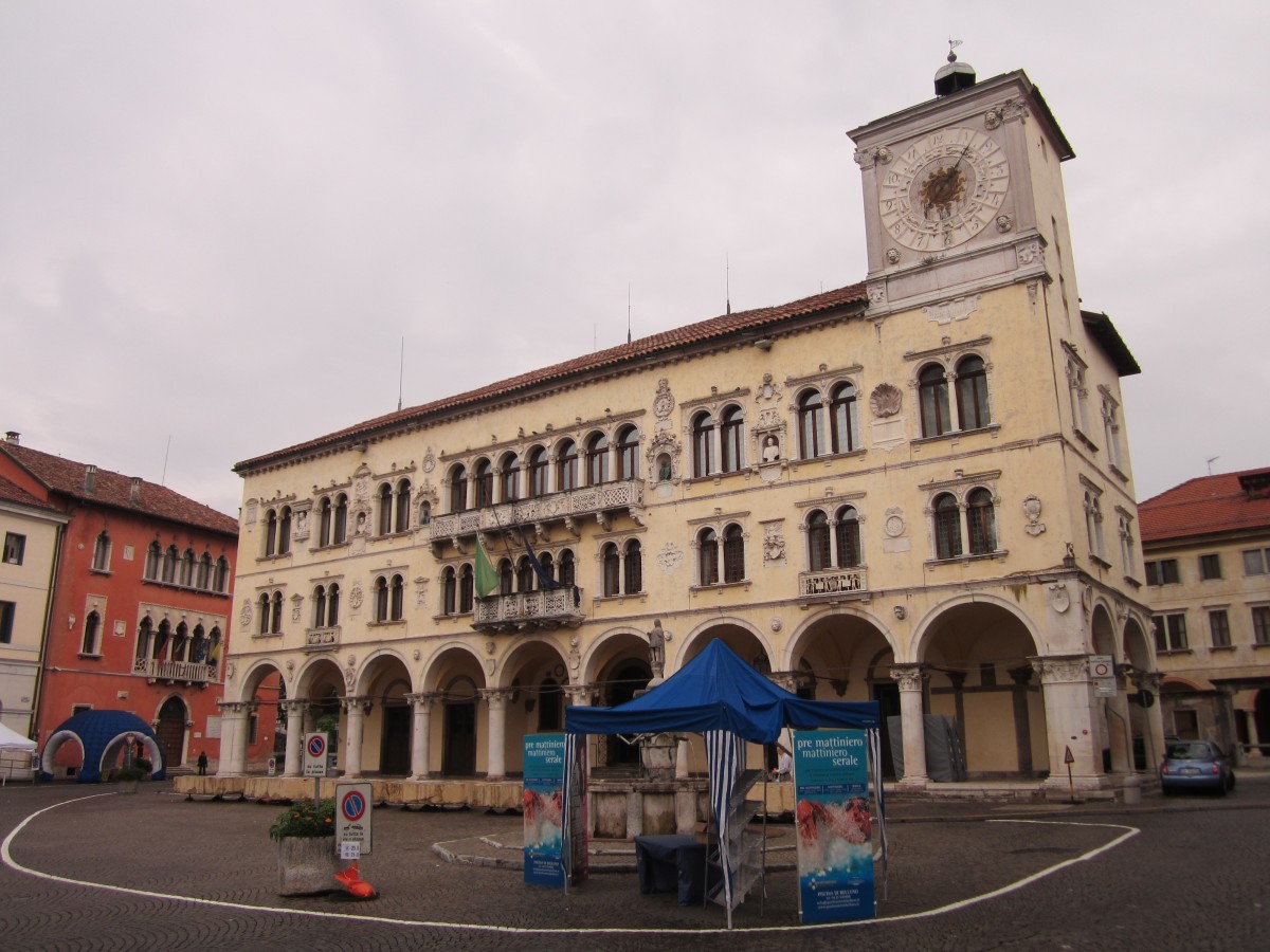 Belluno, Palazzo dei Rettori am Domplatz (20.09.2014)