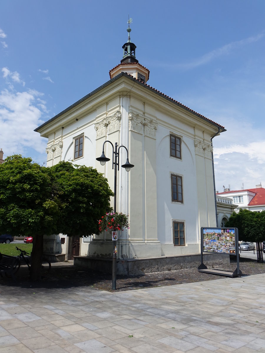 Benatky nad Jizerou / Benatek, St. Rodina Kirche am Husovo Namesti (28.06.2020)