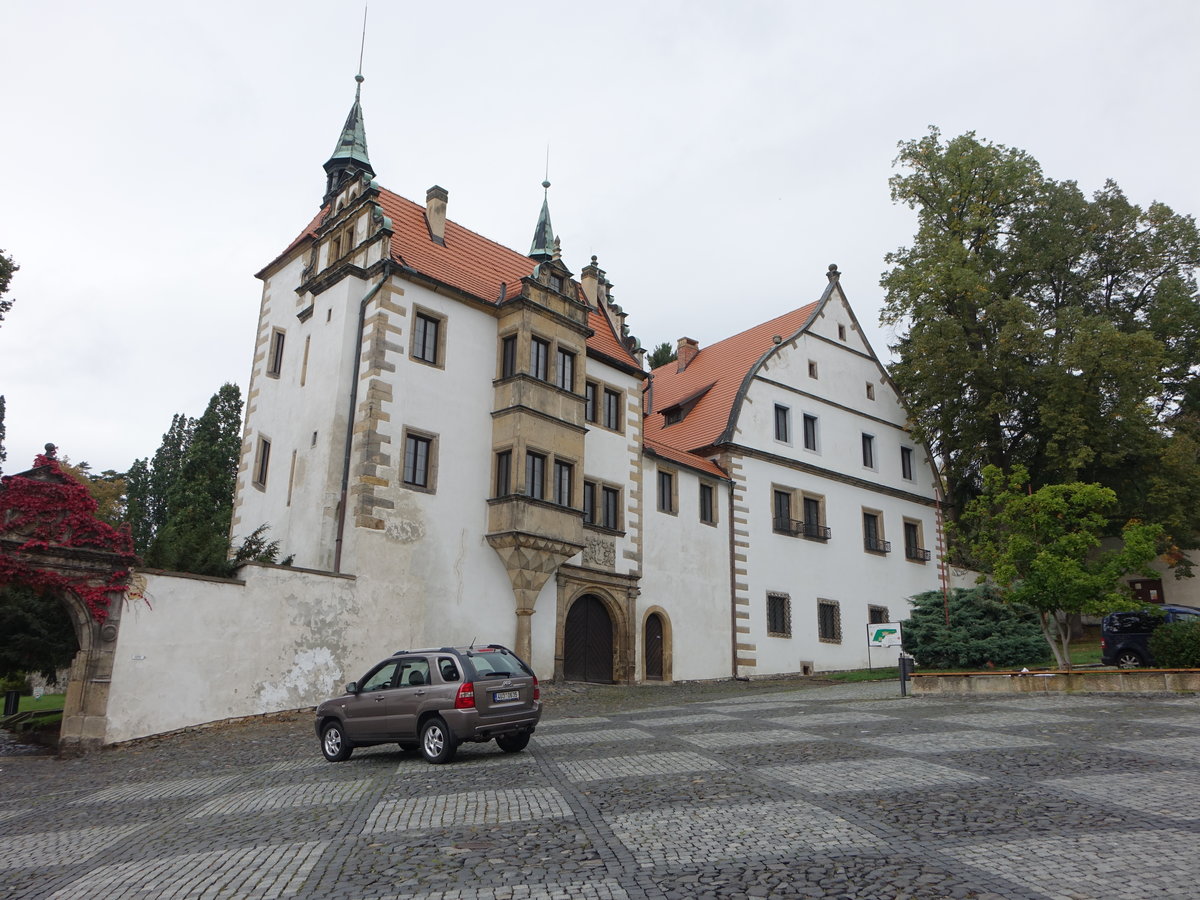 Benesov nad Ploucnici / Bensen, Unteres Schlo, erbaut von 1540 bis 1544 (27.09.2019)