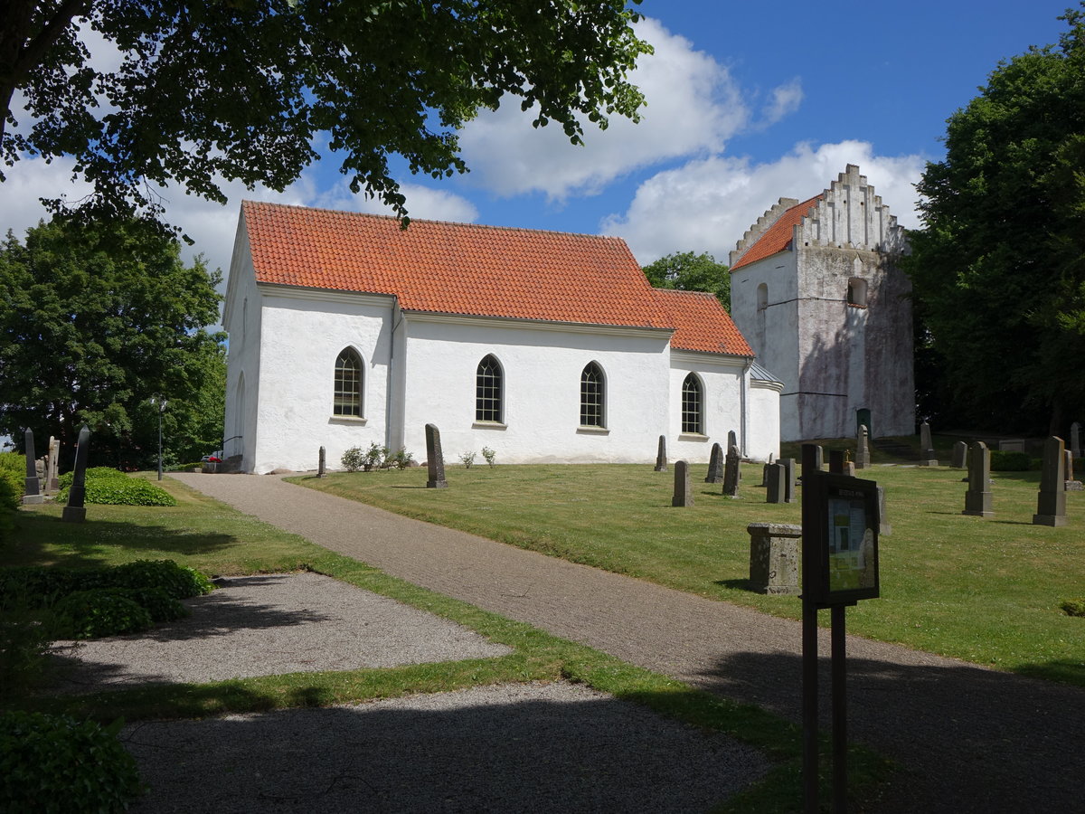 Benestad, Ev. Kirche, erbaut im 11. Jahrhundert, Kirchturm erbaut 1868 (11.06.2016)