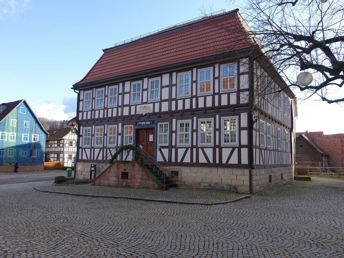 Benshausen, historisches Rathaus am Marktplatz (26.02.2022)