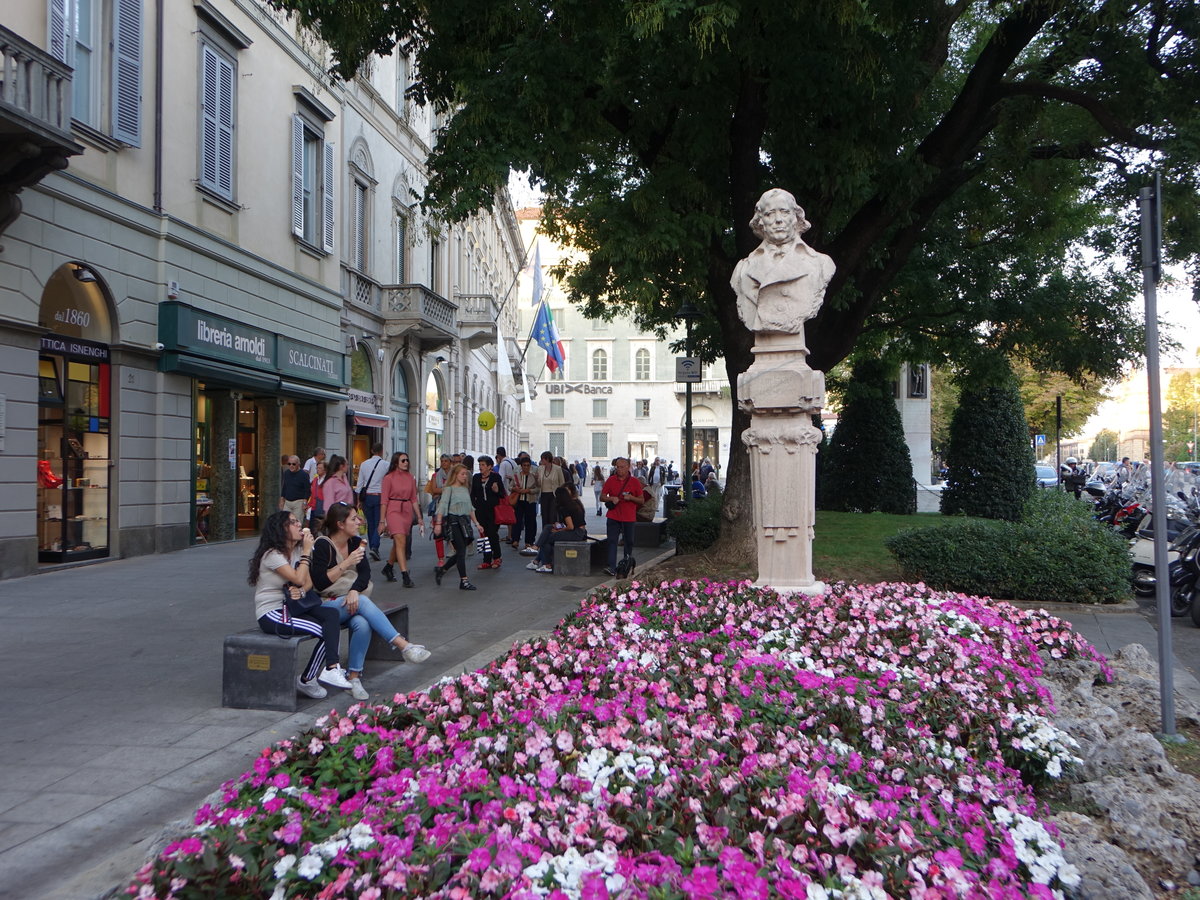 Bergamo, Denkmal fr Lorenzo Mascheroni an der Piazza Giacomo Matteoti (29.09.2018)