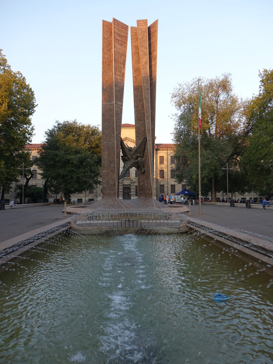 Bergamo, Monumento degli Alpini in der Viale Papa Giovanni XXIII (29.09.2018)